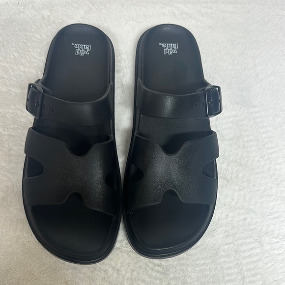 Wild Fable Black Minimalist Sandals New - Picture 1 of 8